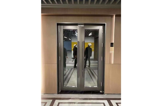 不銹鋼玻璃防火門(mén)